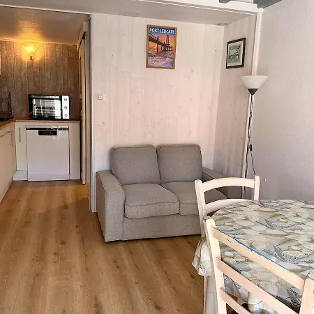 6 Personnes Au Bord Du Leucate